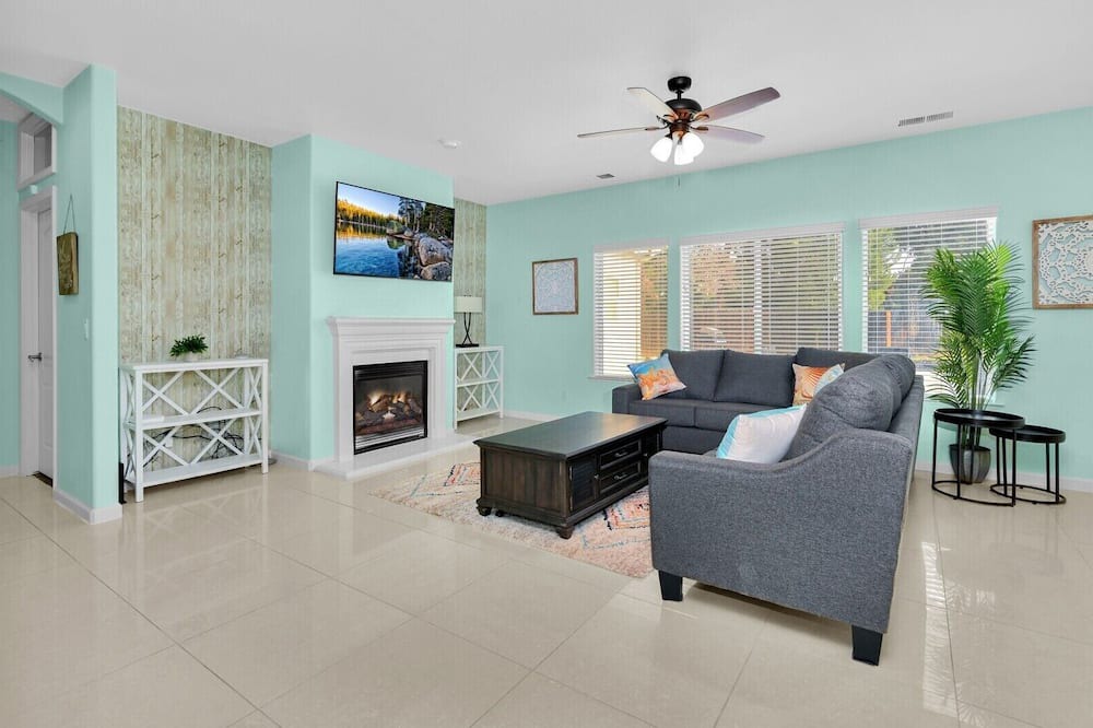 Photo of Livingroom in Roosevelt