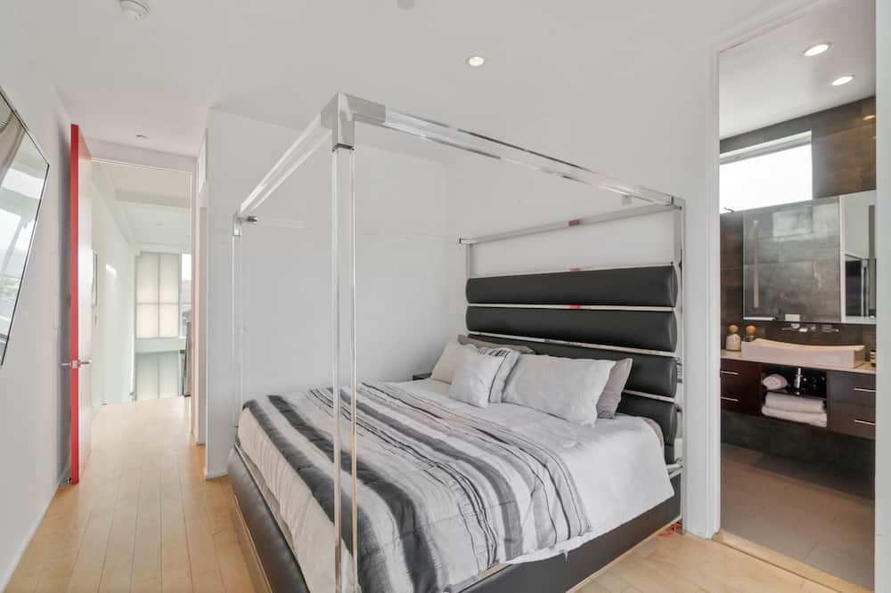 Photo of Bedroom in Larchmont