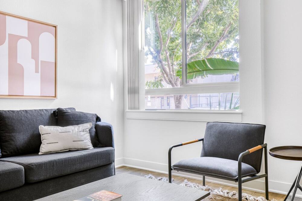 Photo of Livingroom in Studio City