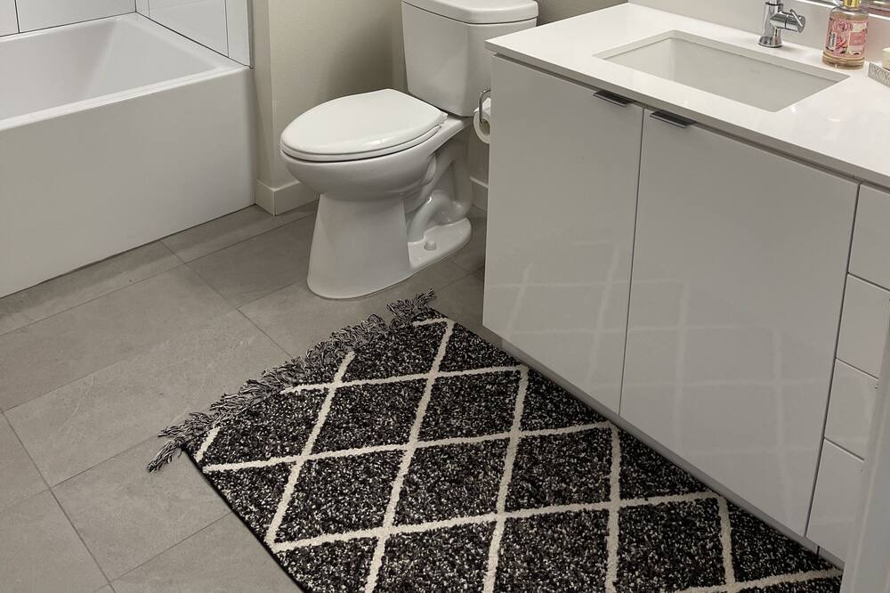 Photo of Bathroom in Marina Peninsula