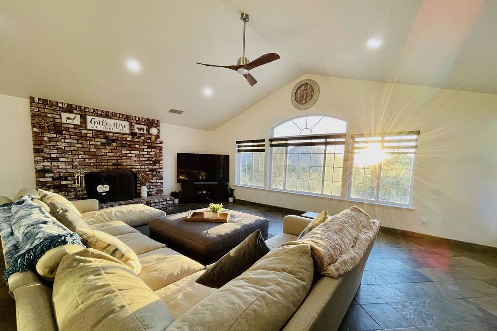 Photo of Livingroom in Oakhurst