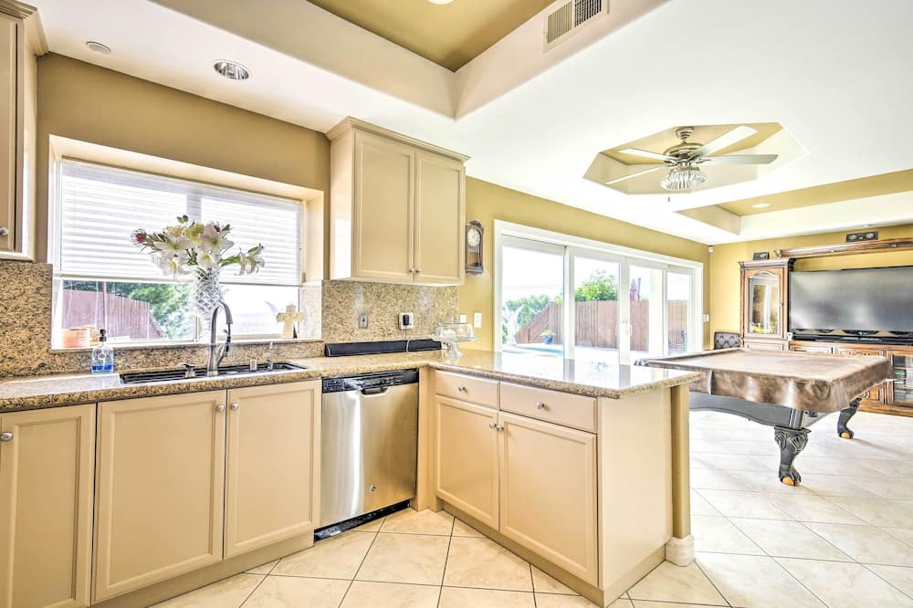 Photo of Kitchen in Sylmar