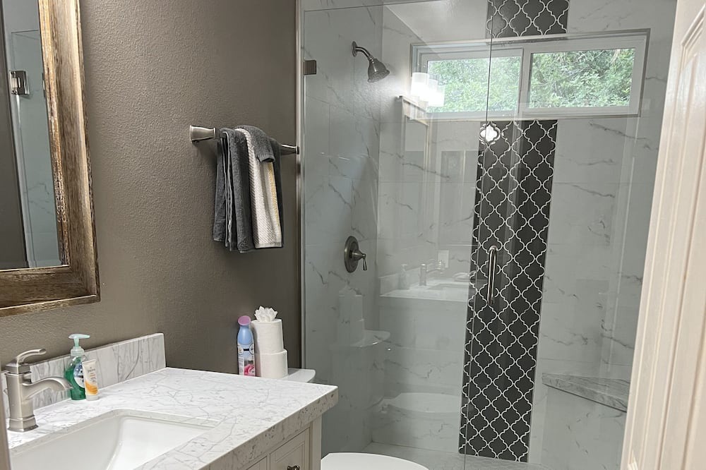 Photo of Bathroom in Corona