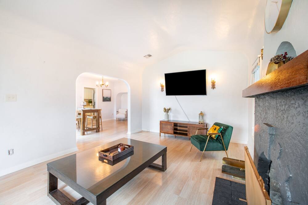 Photo of Livingroom in East Whittier
