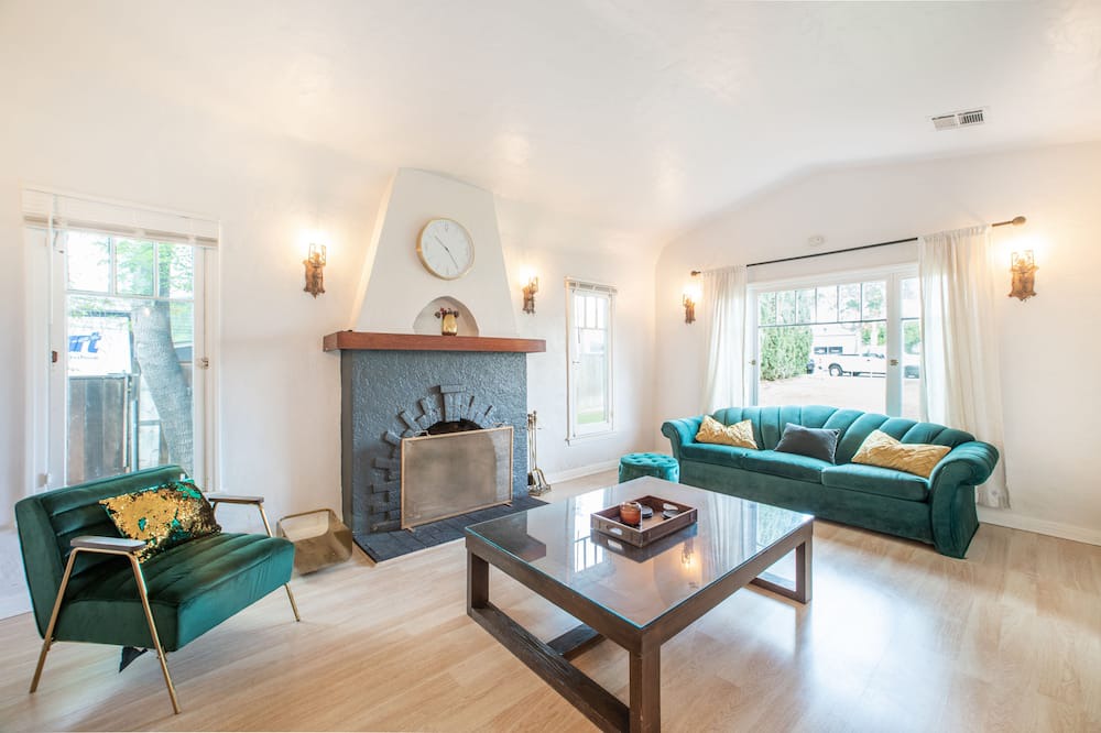 Photo of Livingroom in East Whittier