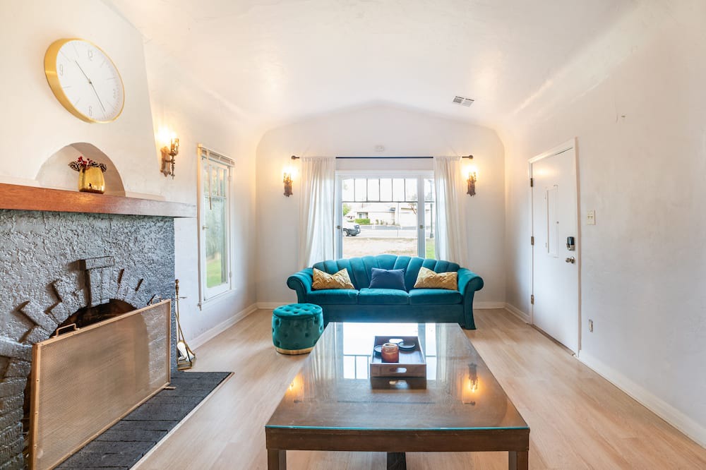 Photo of Livingroom in East Whittier