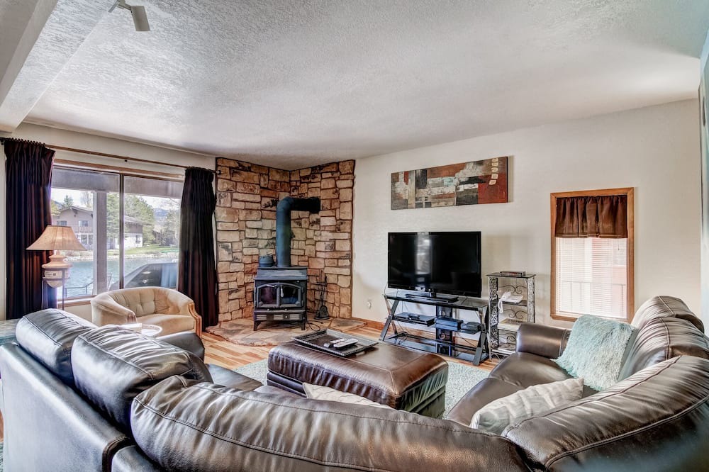 Photo of Livingroom in Tahoe Keys