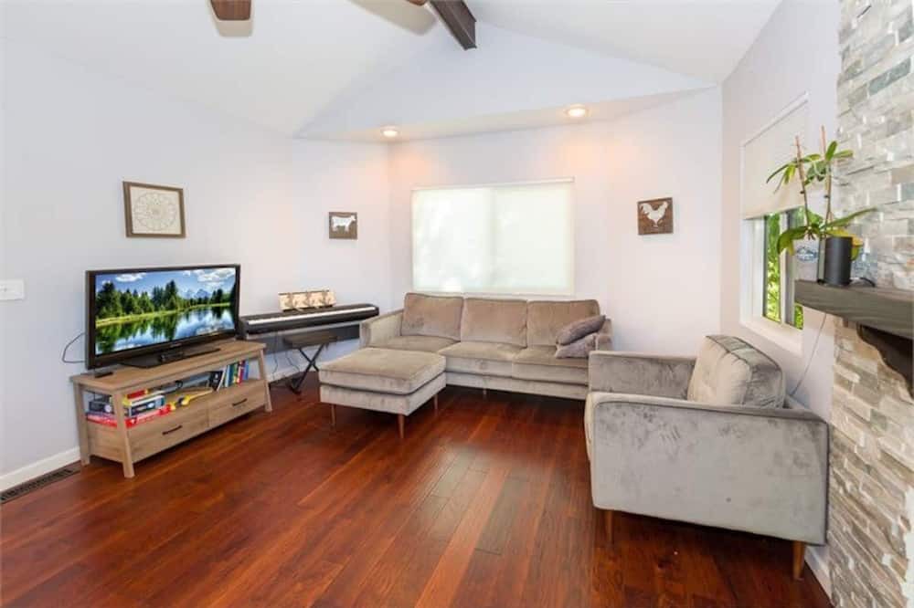 Photo of Livingroom in Chatsworth