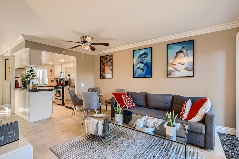 Photo of Livingroom in East Side Costa Mesa
