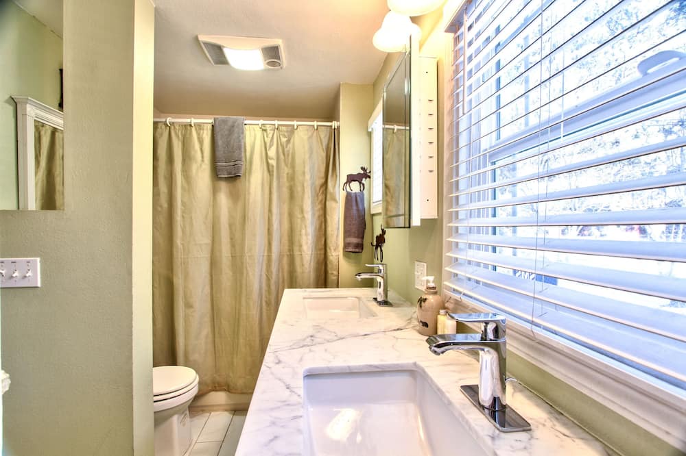 Photo of Bathroom in Big Bear Lake