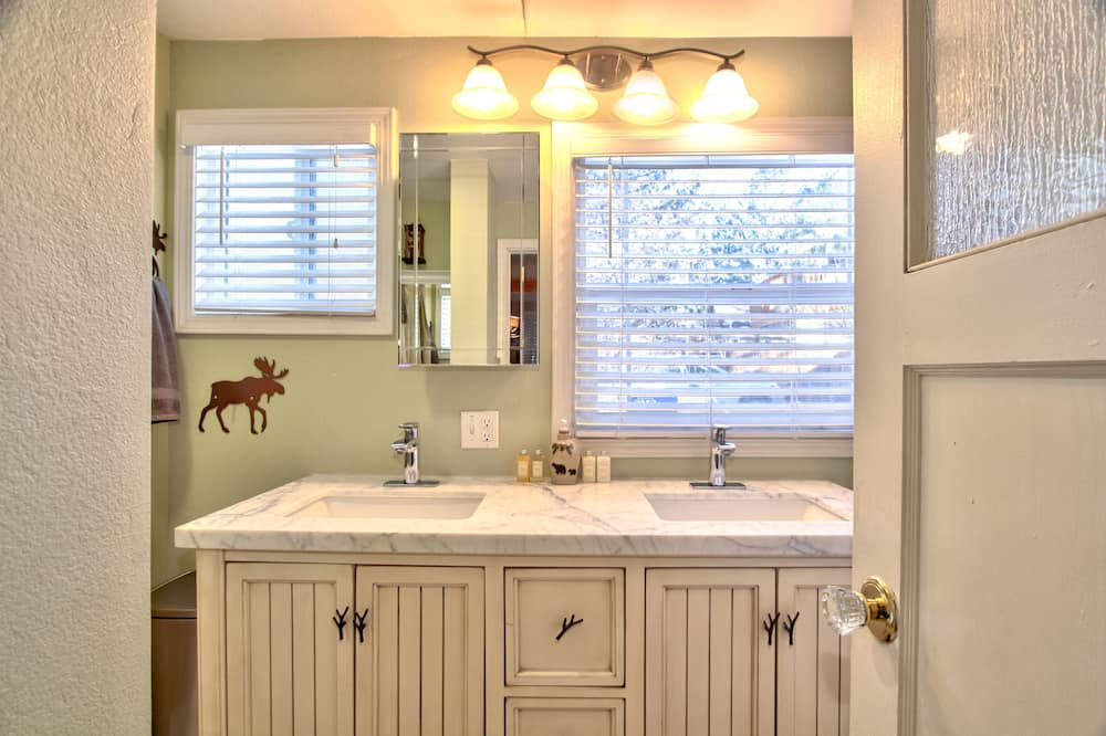 Photo of Bathroom in Big Bear Lake