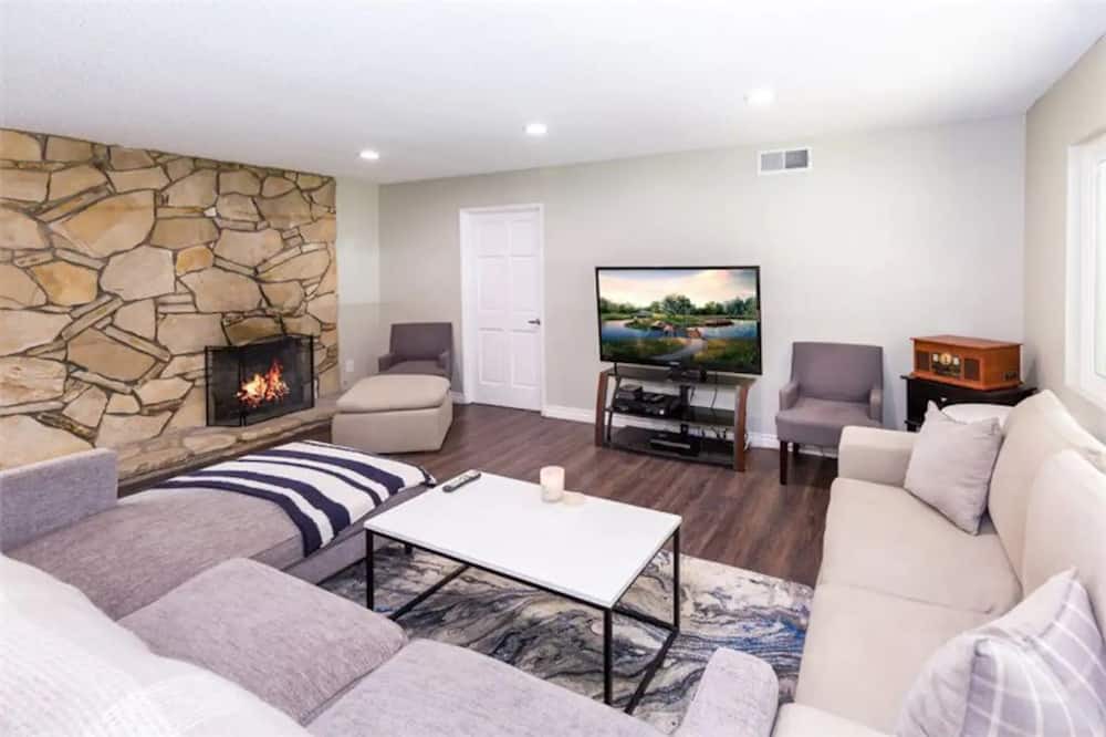 Photo of Livingroom in Simi Valley