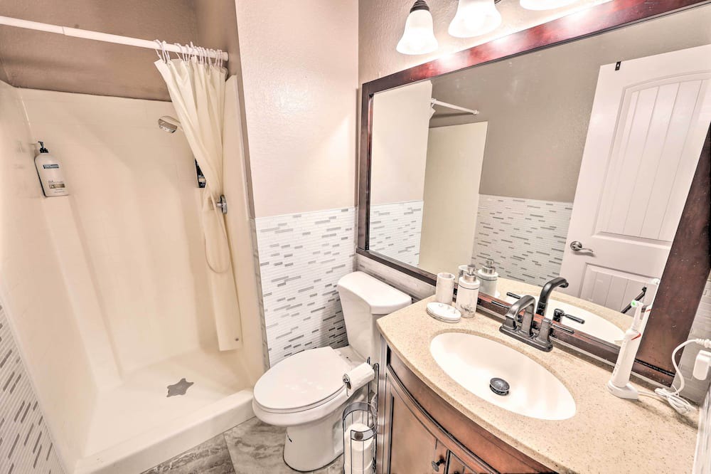 Photo of Bathroom in Corona