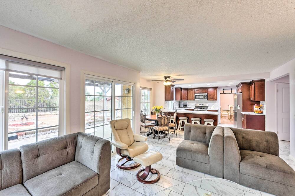 Photo of Livingroom in Corona