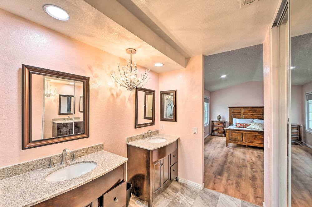 Photo of Bathroom in Corona