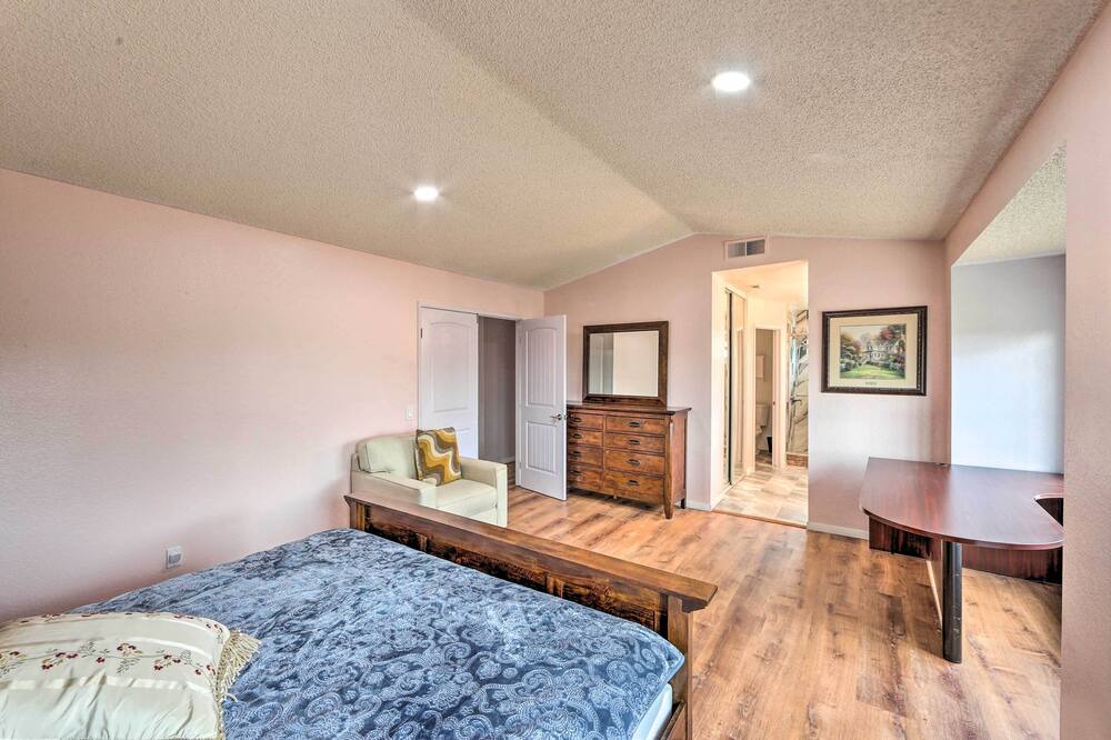 Photo of Bathroom in Corona