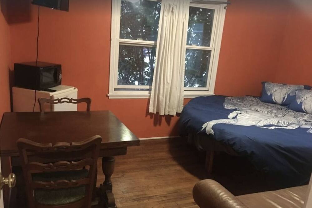 Photo of Bedroom in Del Aire