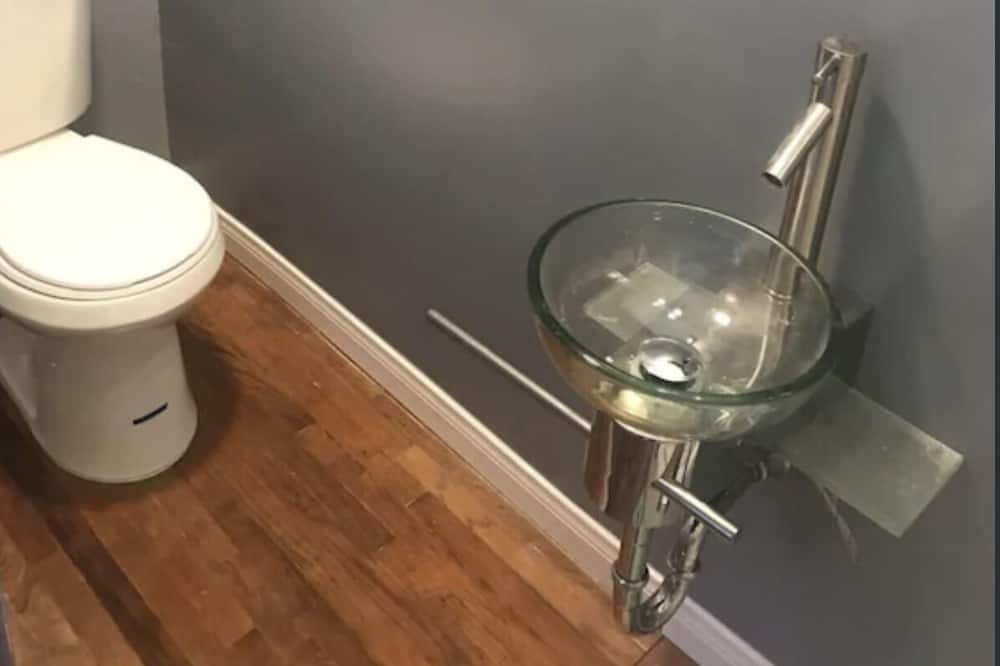 Photo of Bathroom in Del Aire