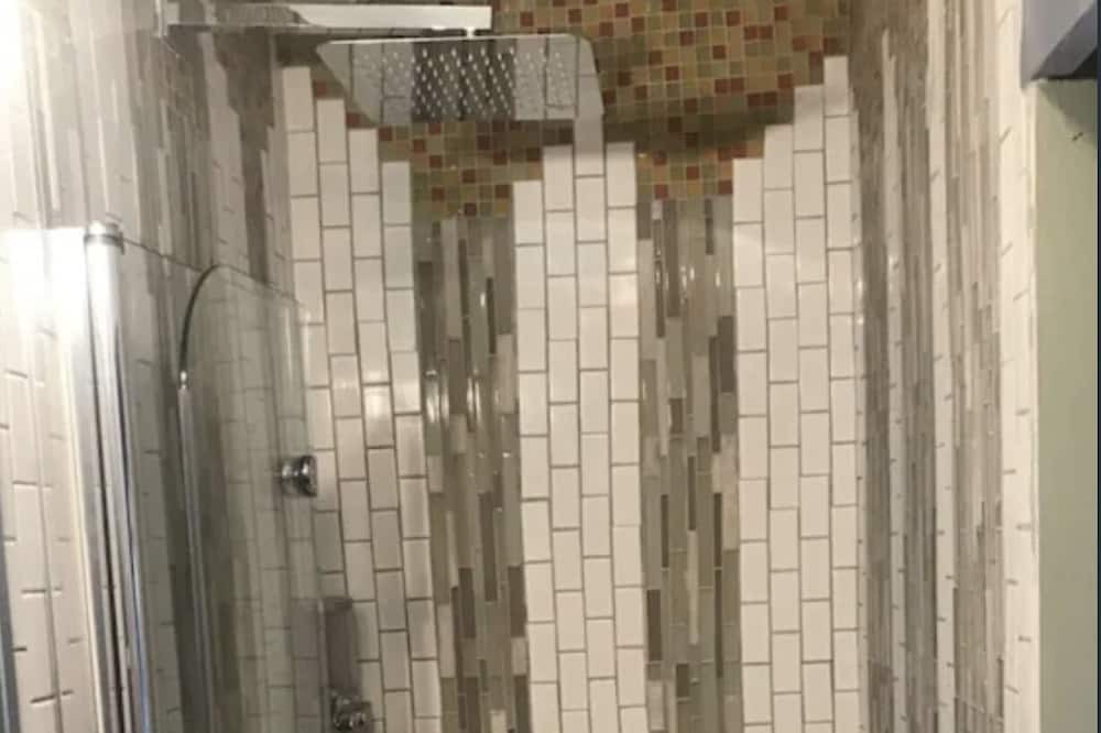 Photo of Bathroom in Del Aire