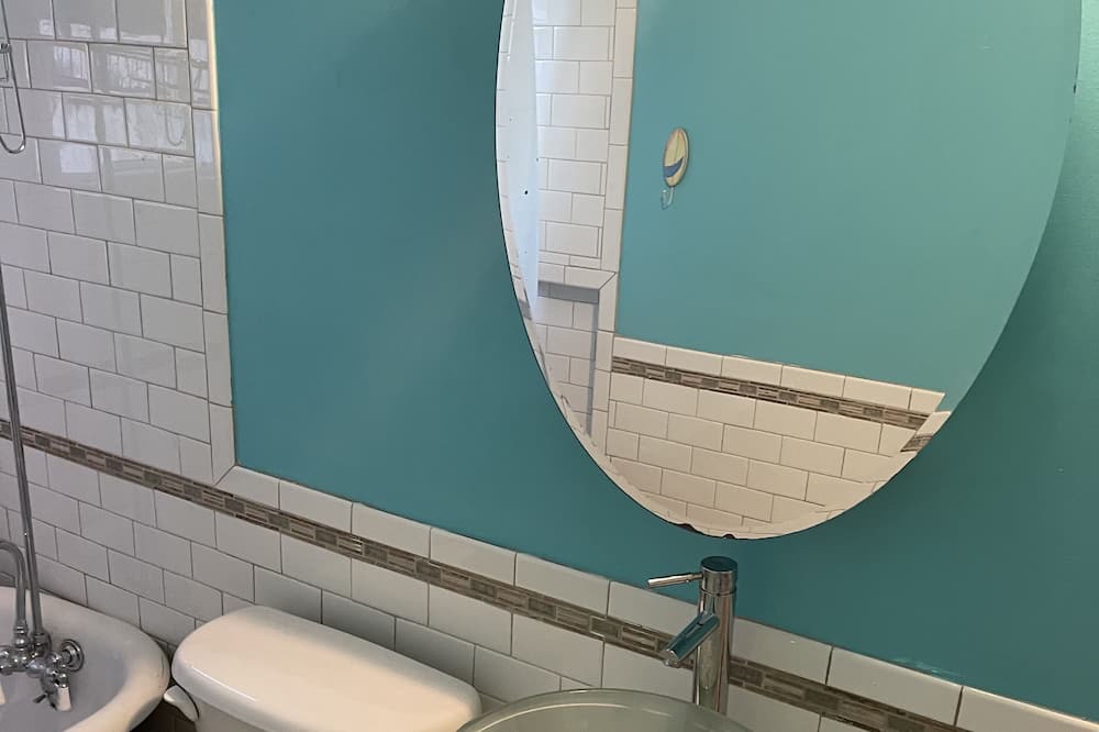 Photo of Bathroom in Del Aire