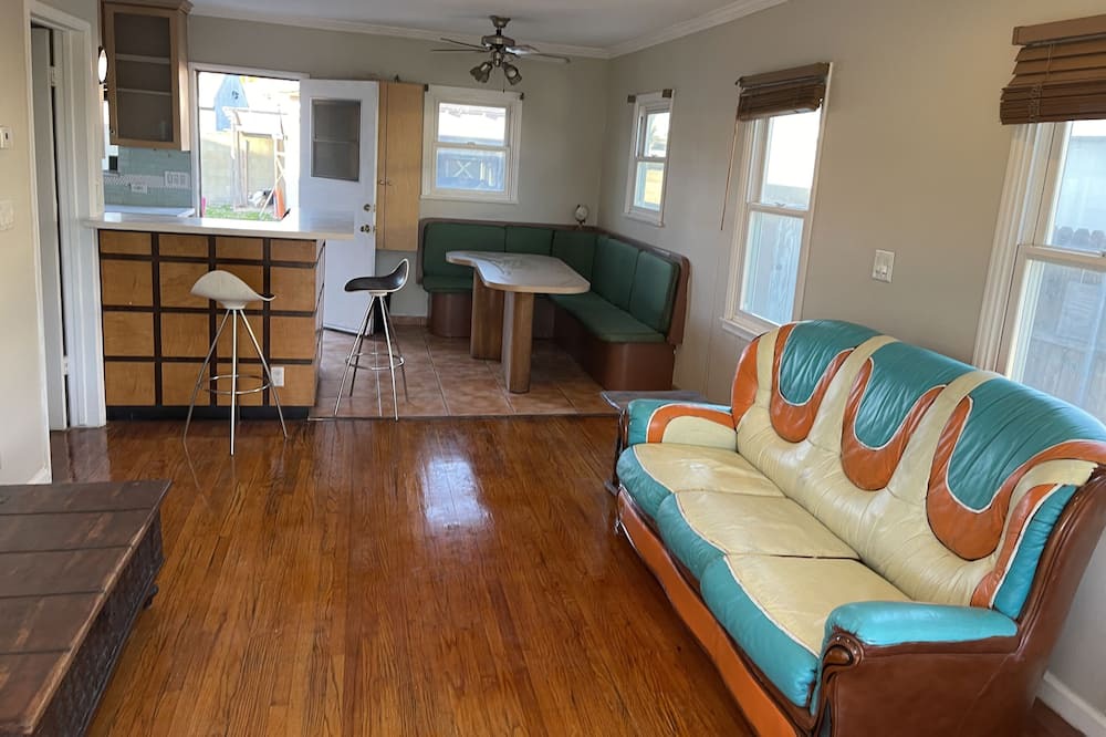 Photo of Livingroom in Del Aire