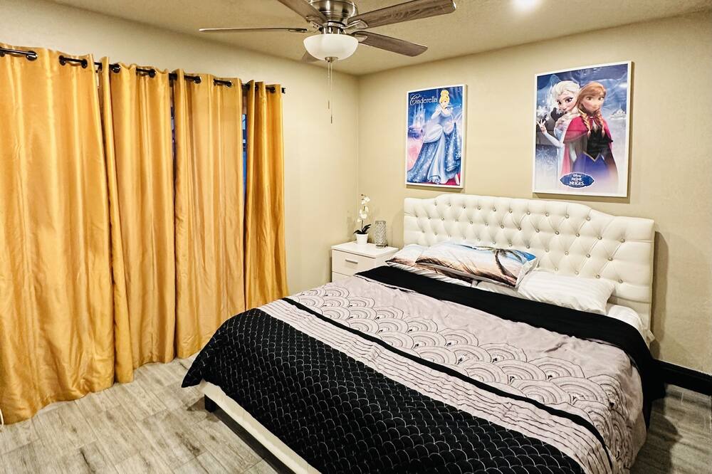 Photo of Bedroom in Garfield