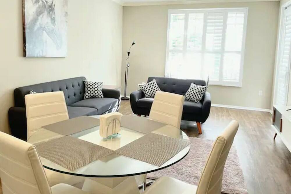 Photo of Livingroom in University City