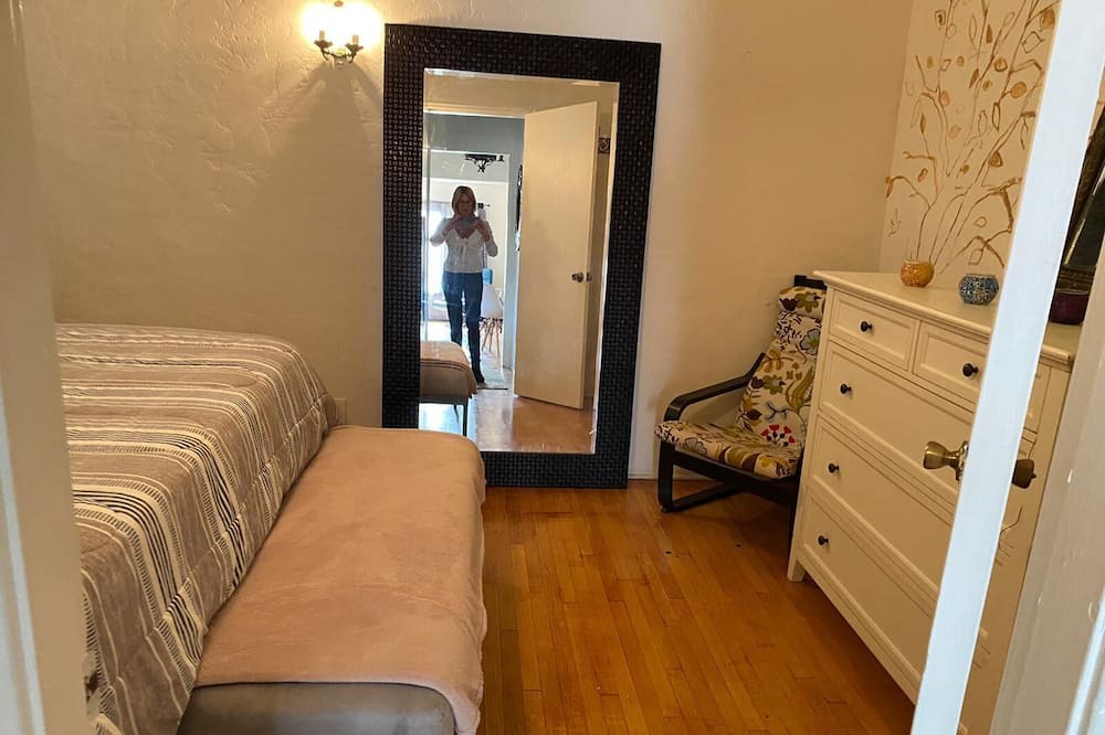 Photo of Bedroom in Alamitos Beach