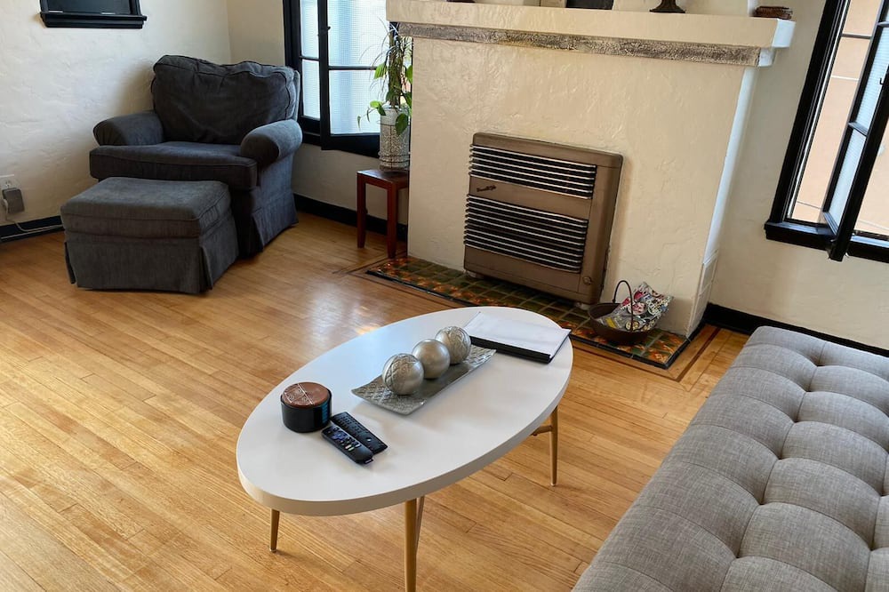 Photo of Livingroom in Alamitos Beach