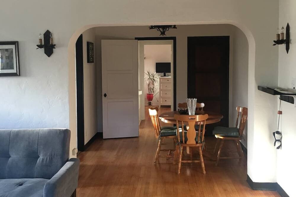 Photo of Livingroom in Alamitos Beach