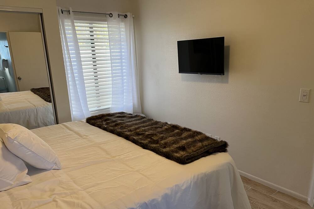 Photo of Bedroom in Bermuda Dunes