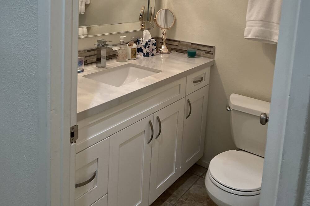 Photo of Bathroom in Bermuda Dunes
