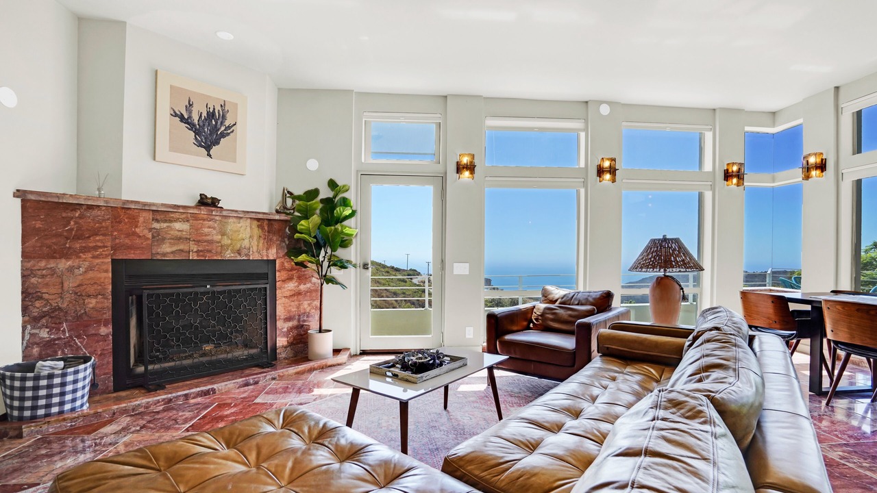 Photo of Livingroom in Malibu