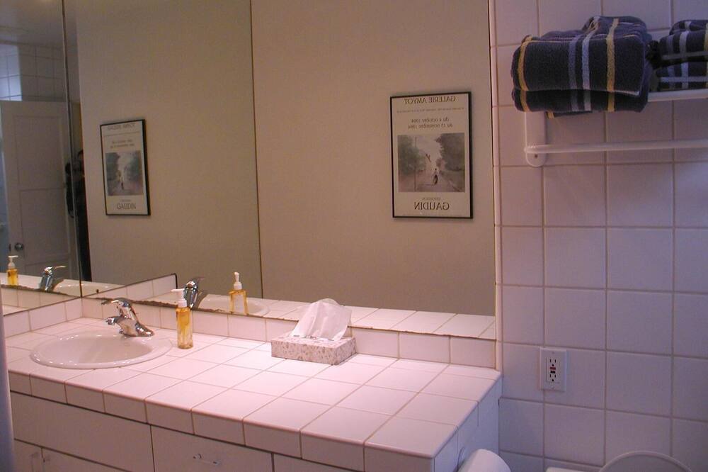 Photo of Bathroom in South Mission Beach