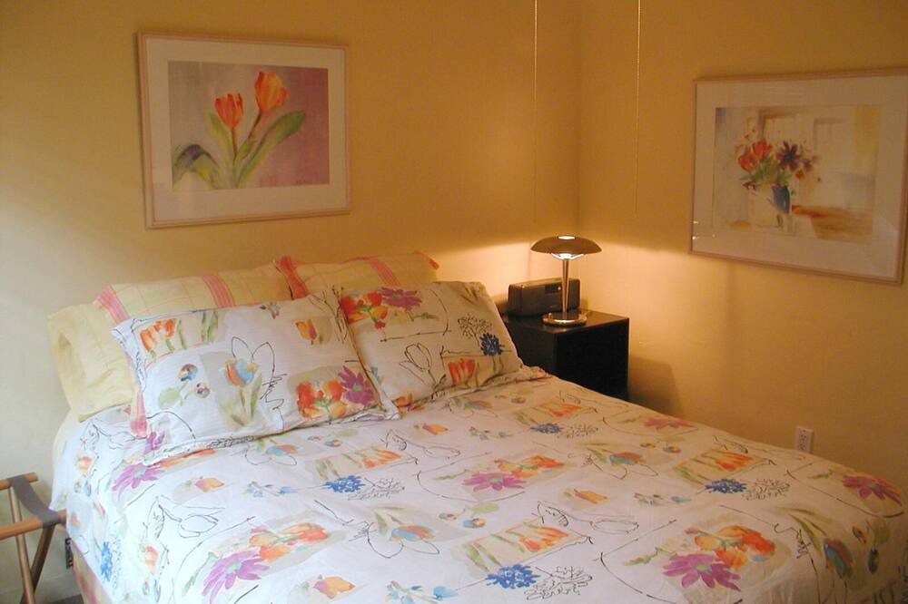 Photo of Bedroom in South Mission Beach