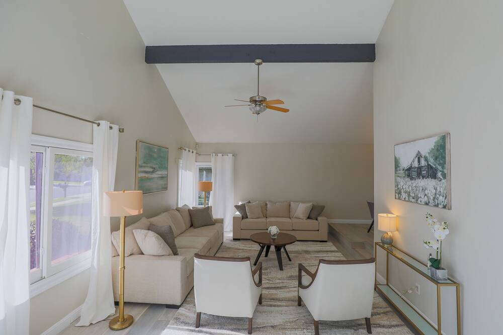 Photo of Livingroom in Fountain Valley