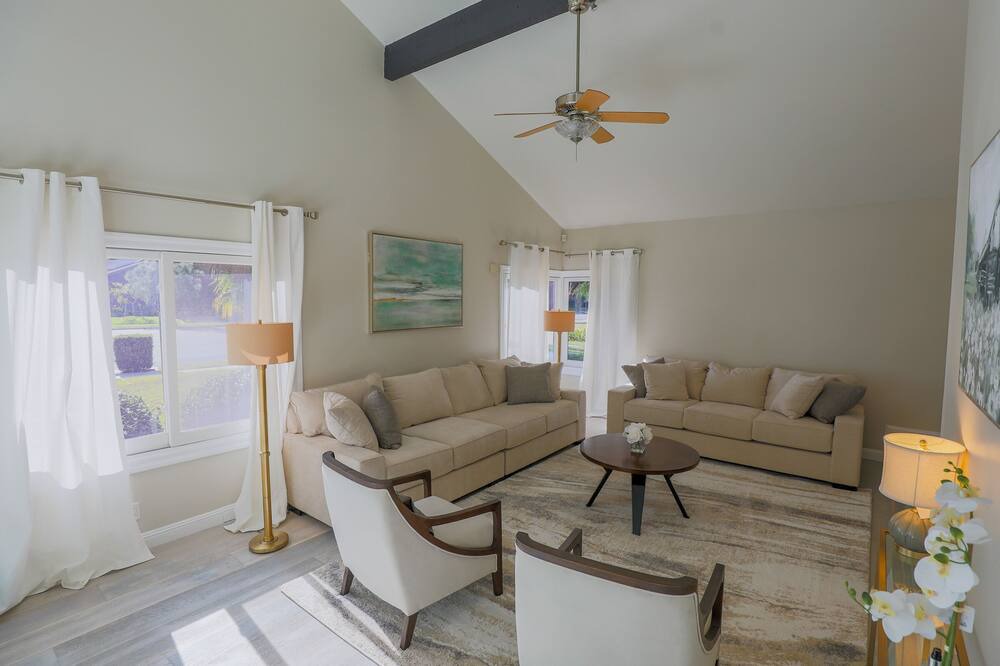 Photo of Livingroom in Fountain Valley