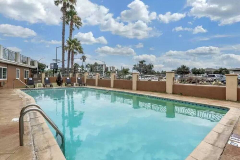 Photo of Outdoor in Roseville - Fleet Ridge