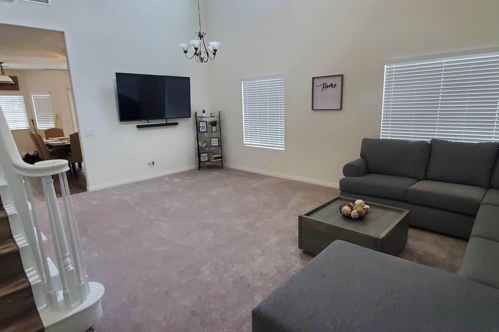Photo of Livingroom in Ontario