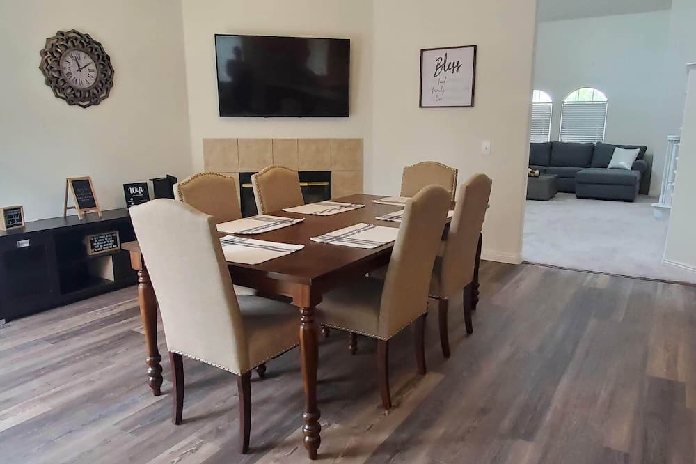 Photo of Livingroom in Ontario