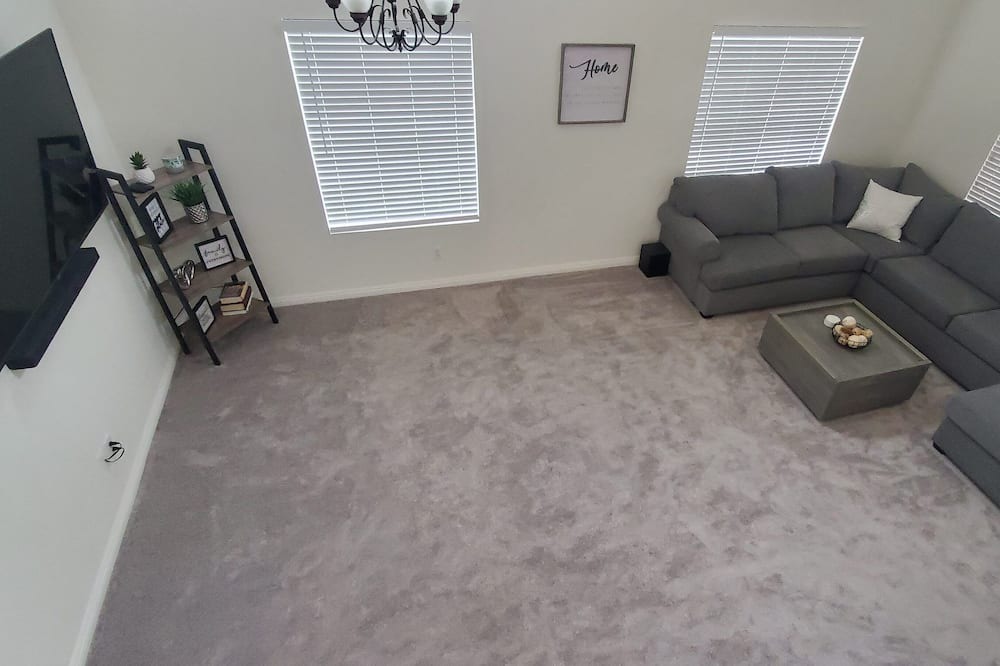 Photo of Livingroom in Ontario