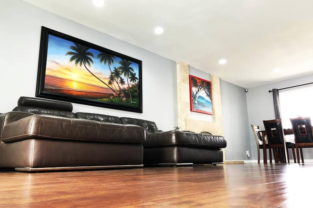 Photo of Livingroom in Laguna Hills