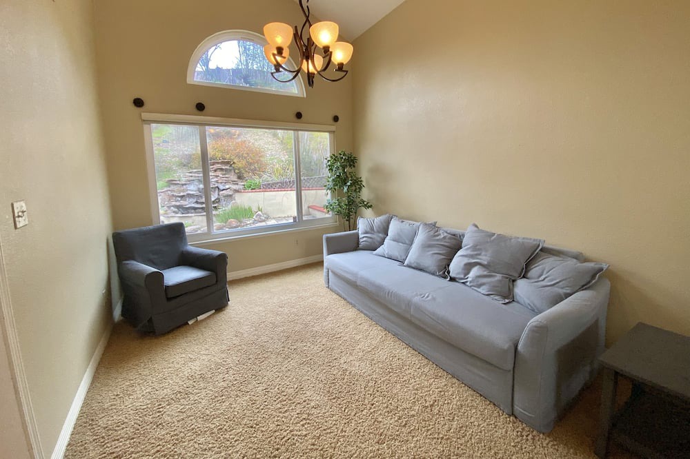 Photo of Livingroom in El Sobrante