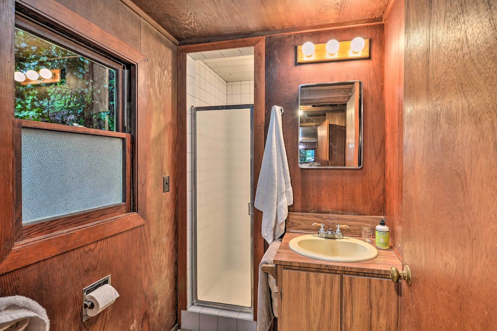 Photo of Bathroom in Carlotta