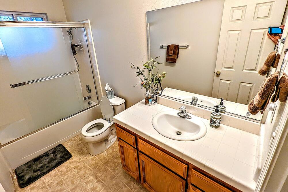 Photo of Bathroom in Mariposa