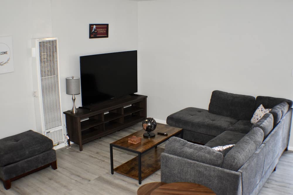 Photo of Livingroom in South Montebello