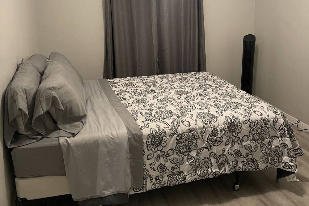 Photo of Bedroom in South Montebello