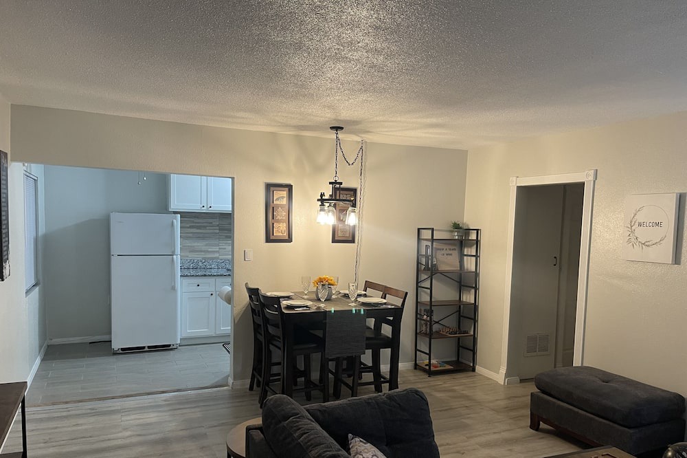 Photo of Livingroom in South Montebello