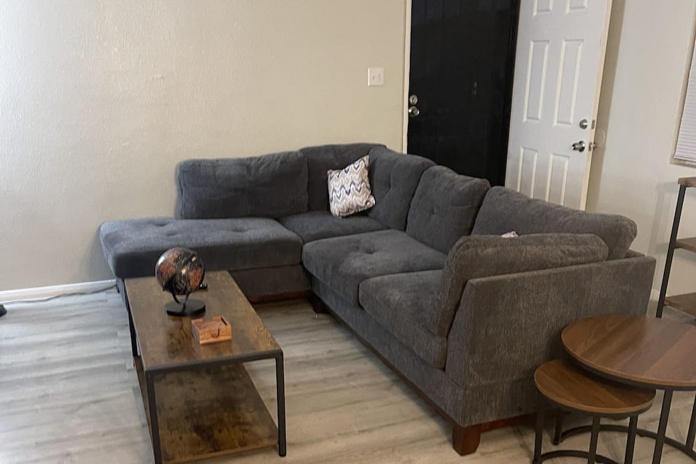 Photo of Livingroom in South Montebello