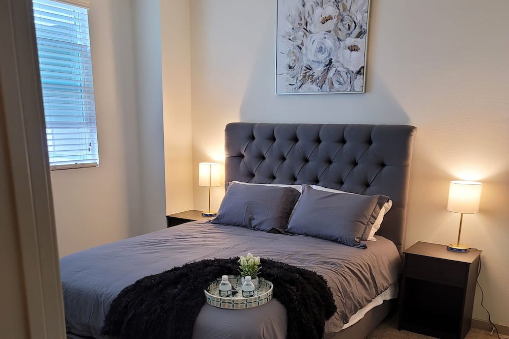 Photo of Bedroom in NoHo Arts District